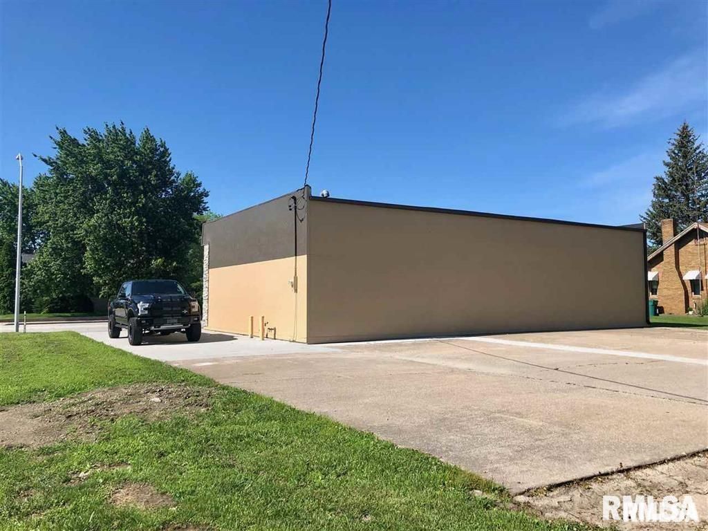 1220 E Jackson St, Macomb, IL 61455